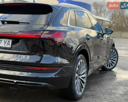Чорний Ауді E-Tron, об'ємом двигуна 0 л та пробігом 63 тис. км за 26500 $, фото 13 на Automoto.ua