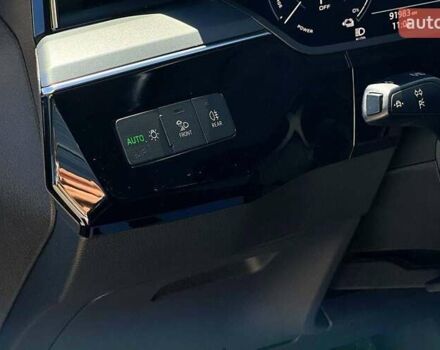 Чорний Ауді E-Tron, об'ємом двигуна 0 л та пробігом 91 тис. км за 32700 $, фото 12 на Automoto.ua