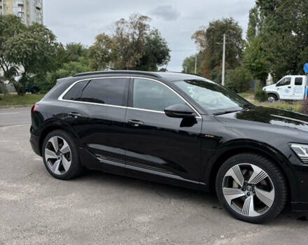 Черный Ауди E-Tron, объемом двигателя 0 л и пробегом 151 тыс. км за 27700 $, фото 4 на Automoto.ua