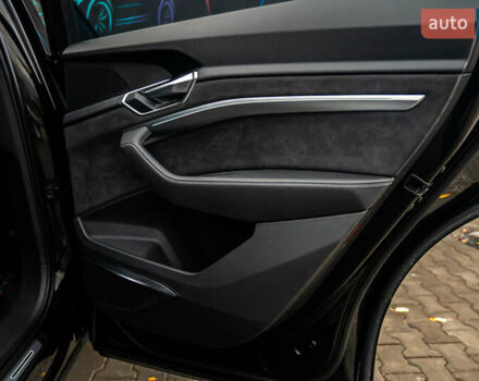 Чорний Ауді E-Tron, об'ємом двигуна 0 л та пробігом 100 тис. км за 31400 $, фото 65 на Automoto.ua