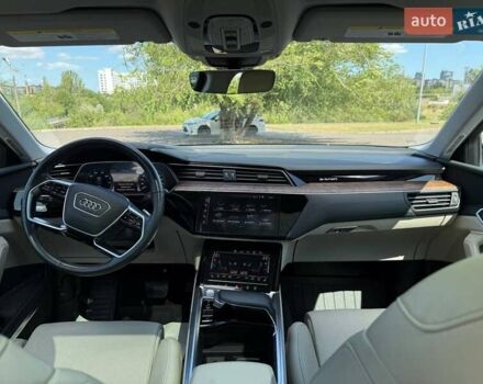 Чорний Ауді E-Tron, об'ємом двигуна 0 л та пробігом 75 тис. км за 31000 $, фото 34 на Automoto.ua