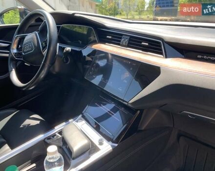 Чорний Ауді E-Tron, об'ємом двигуна 0 л та пробігом 65 тис. км за 33000 $, фото 15 на Automoto.ua