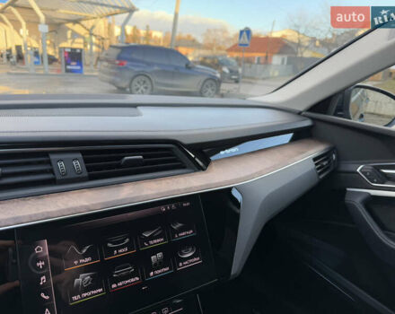 Чорний Ауді E-Tron, об'ємом двигуна 0 л та пробігом 63 тис. км за 26500 $, фото 69 на Automoto.ua