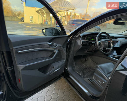 Чорний Ауді E-Tron, об'ємом двигуна 0 л та пробігом 63 тис. км за 26500 $, фото 101 на Automoto.ua