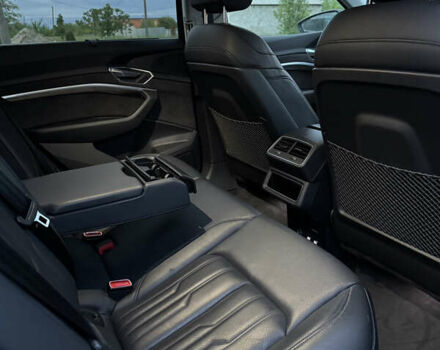 Чорний Ауді E-Tron, об'ємом двигуна 0 л та пробігом 95 тис. км за 32500 $, фото 15 на Automoto.ua