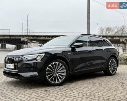 Чорний Ауді E-Tron, об'ємом двигуна 0 л та пробігом 76 тис. км за 31000 $, фото 3 на Automoto.ua