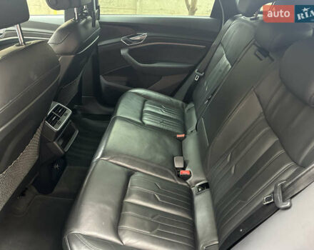 Черный Ауди E-Tron, объемом двигателя 0 л и пробегом 123 тыс. км за 28999 $, фото 23 на Automoto.ua