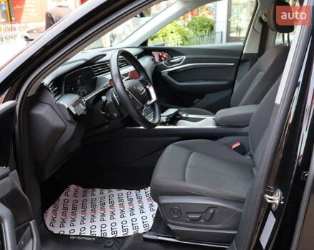 Чорний Ауді E-Tron, об'ємом двигуна 0 л та пробігом 86 тис. км за 29800 $, фото 18 на Automoto.ua