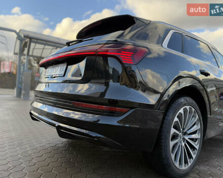 Чорний Ауді E-Tron, об'ємом двигуна 0 л та пробігом 63 тис. км за 26500 $, фото 12 на Automoto.ua
