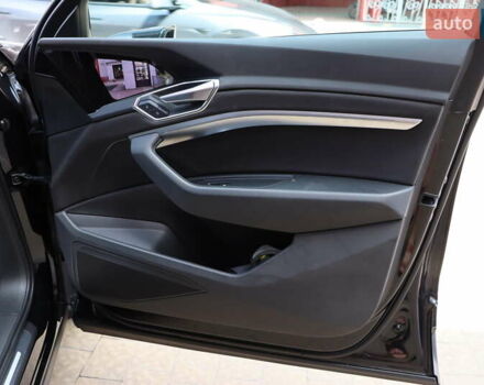 Чорний Ауді E-Tron, об'ємом двигуна 0 л та пробігом 86 тис. км за 29800 $, фото 50 на Automoto.ua