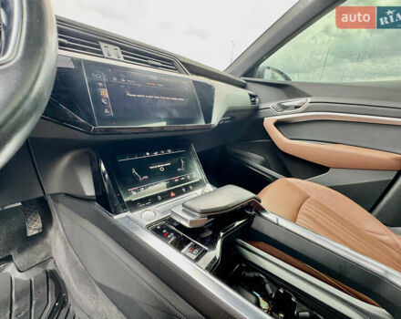 Черный Ауди E-Tron, объемом двигателя 0 л и пробегом 72 тыс. км за 25999 $, фото 21 на Automoto.ua