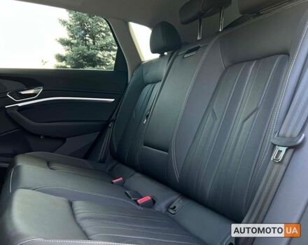 Черный Ауди E-Tron, объемом двигателя 95 л и пробегом 64 тыс. км за 35900 $, фото 16 на Automoto.ua
