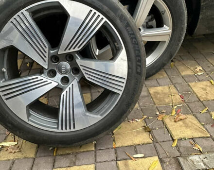 Ауді E-Tron 2019 у Ирпене на Automoto.ua Чорний Ауді E-Tron, об'ємом двигуна 0 л та пробігом 71 тис. км за 38300 $, фото 29 на Automoto.ua