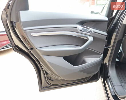 Чорний Ауді E-Tron, об'ємом двигуна 0 л та пробігом 86 тис. км за 29800 $, фото 38 на Automoto.ua