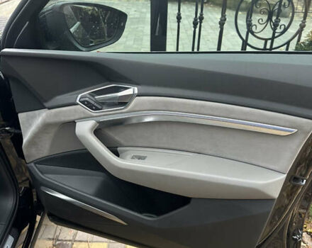 Ауді E-Tron 2019 у Ирпене на Automoto.ua Чорний Ауді E-Tron, об'ємом двигуна 0 л та пробігом 71 тис. км за 38300 $, фото 12 на Automoto.ua