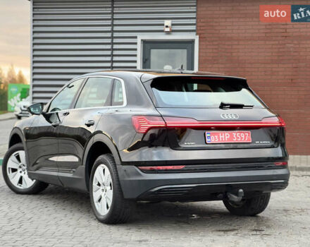 Ауді E-Tron 2019 у Рівному на Automoto.ua Чорний Ауді E-Tron, об'ємом двигуна 0 л та пробігом 220 тис. км за 23500 $, фото 11 на Automoto.ua