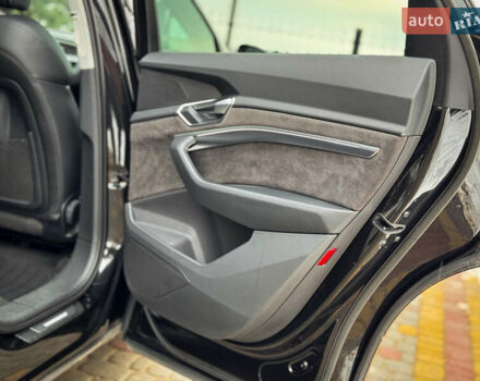 Чорний Ауді E-Tron, об'ємом двигуна 0 л та пробігом 140 тис. км за 26000 $, фото 68 на Automoto.ua