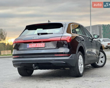 Ауді E-Tron 2019 у Рівному на Automoto.ua Чорний Ауді E-Tron, об'ємом двигуна 0 л та пробігом 220 тис. км за 23500 $, фото 14 на Automoto.ua