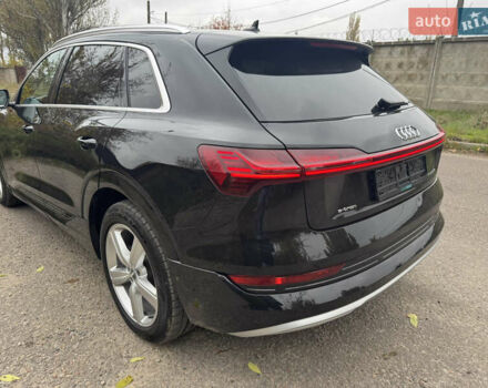 Чорний Ауді E-Tron, об'ємом двигуна 0 л та пробігом 151 тис. км за 27500 $, фото 4 на Automoto.ua