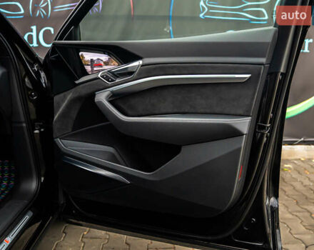 Чорний Ауді E-Tron, об'ємом двигуна 0 л та пробігом 100 тис. км за 31400 $, фото 67 на Automoto.ua