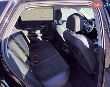 Чорний Ауді E-Tron, об'ємом двигуна 0 л та пробігом 118 тис. км за 19800 $, фото 13 на Automoto.ua