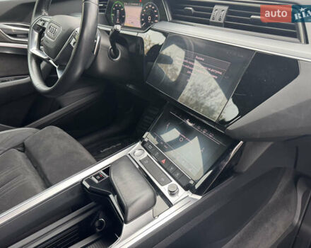 Чорний Ауді E-Tron, об'ємом двигуна 0 л та пробігом 151 тис. км за 27500 $, фото 11 на Automoto.ua
