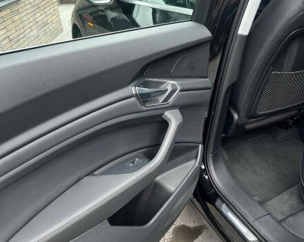 Чорний Ауді E-Tron, об'ємом двигуна 0 л та пробігом 133 тис. км за 27500 $, фото 12 на Automoto.ua