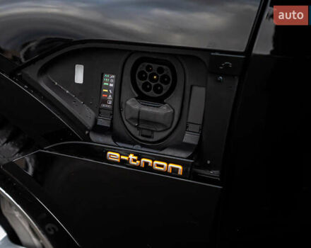 Чорний Ауді E-Tron, об'ємом двигуна 0 л та пробігом 100 тис. км за 31400 $, фото 47 на Automoto.ua