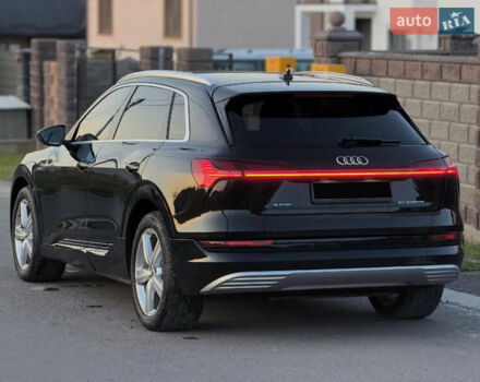 Чорний Ауді E-Tron, об'ємом двигуна 0 л та пробігом 201 тис. км за 23500 $, фото 3 на Automoto.ua