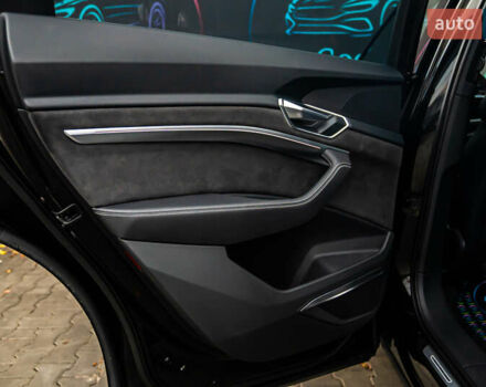 Чорний Ауді E-Tron, об'ємом двигуна 0 л та пробігом 100 тис. км за 31400 $, фото 63 на Automoto.ua