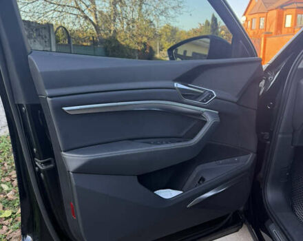 Чорний Ауді E-Tron, об'ємом двигуна 0 л та пробігом 85 тис. км за 34000 $, фото 7 на Automoto.ua
