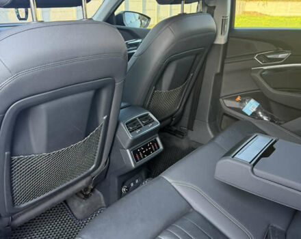 Чорний Ауді E-Tron, об'ємом двигуна 0 л та пробігом 85 тис. км за 34000 $, фото 8 на Automoto.ua