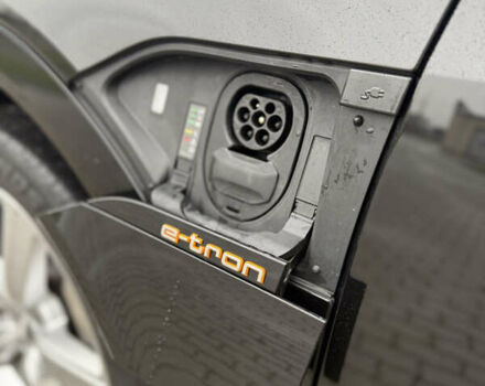 Чорний Ауді E-Tron, об'ємом двигуна 0 л та пробігом 142 тис. км за 23500 $, фото 20 на Automoto.ua