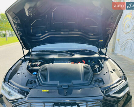 Ауді E-Tron 2019 у Тернополі на Automoto.ua Чорний Ауді E-Tron, об'ємом двигуна 0 л та пробігом 120 тис. км за 37000 $, фото 24 на Automoto.ua