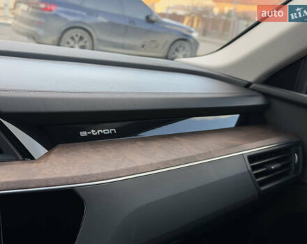 Чорний Ауді E-Tron, об'ємом двигуна 0 л та пробігом 63 тис. км за 26500 $, фото 68 на Automoto.ua