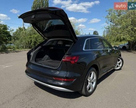 Чорний Ауді E-Tron, об'ємом двигуна 0 л та пробігом 75 тис. км за 31000 $, фото 29 на Automoto.ua