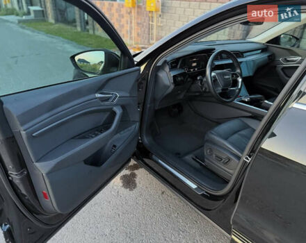 Чорний Ауді E-Tron, об'ємом двигуна 0 л та пробігом 201 тис. км за 23500 $, фото 10 на Automoto.ua