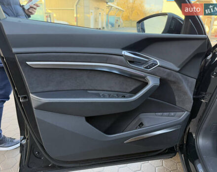 Чорний Ауді E-Tron, об'ємом двигуна 0 л та пробігом 63 тис. км за 26500 $, фото 100 на Automoto.ua