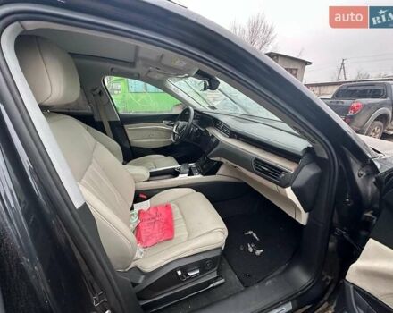 Чорний Ауді E-Tron, об'ємом двигуна 0 л та пробігом 97 тис. км за 19000 $, фото 7 на Automoto.ua