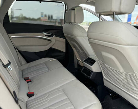 Черный Ауди E-Tron, объемом двигателя 0 л и пробегом 72 тыс. км за 33000 $, фото 18 на Automoto.ua