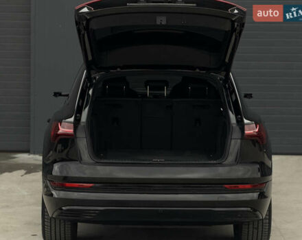 Чорний Ауді E-Tron, об'ємом двигуна 0 л та пробігом 162 тис. км за 28500 $, фото 52 на Automoto.ua