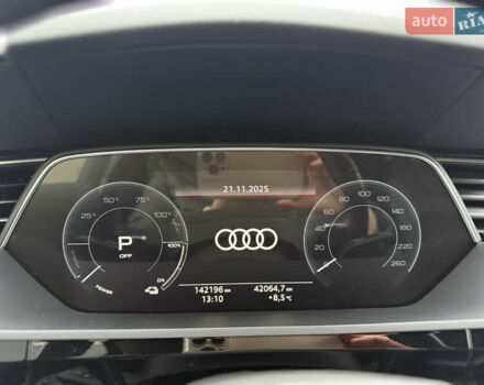 Чорний Ауді E-Tron, об'ємом двигуна 0 л та пробігом 142 тис. км за 23500 $, фото 19 на Automoto.ua
