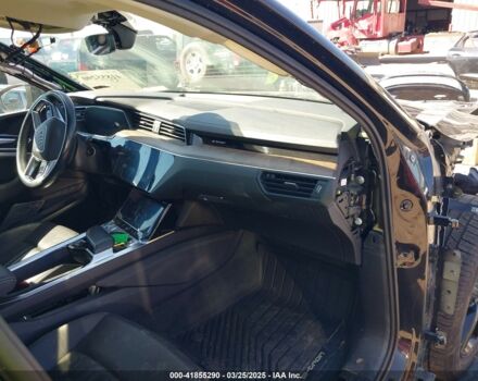 Черный Ауди E-Tron, объемом двигателя 0 л и пробегом 96 тыс. км за 18900 $, фото 6 на Automoto.ua