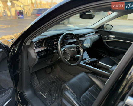 Чорний Ауді E-Tron, об'ємом двигуна 0 л та пробігом 63 тис. км за 26500 $, фото 93 на Automoto.ua