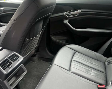 Чорний Ауді E-Tron, об'ємом двигуна 0 л та пробігом 133 тис. км за 27500 $, фото 10 на Automoto.ua