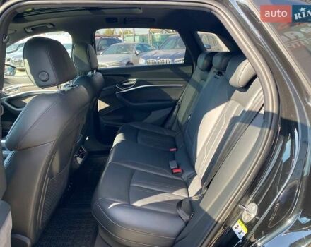 Черный Ауди E-Tron, объемом двигателя 0 л и пробегом 81 тыс. км за 34950 $, фото 24 на Automoto.ua