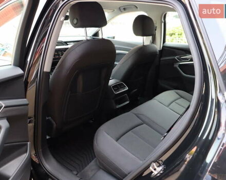 Чорний Ауді E-Tron, об'ємом двигуна 0 л та пробігом 86 тис. км за 29800 $, фото 39 на Automoto.ua