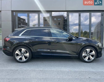 Чорний Ауді E-Tron, об'ємом двигуна 0 л та пробігом 150 тис. км за 27900 $, фото 7 на Automoto.ua