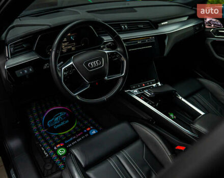 Чорний Ауді E-Tron, об'ємом двигуна 0 л та пробігом 100 тис. км за 31400 $, фото 54 на Automoto.ua