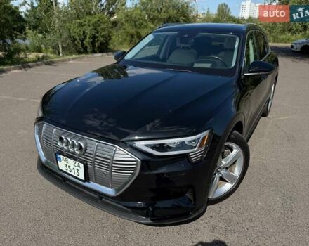 Чорний Ауді E-Tron, об'ємом двигуна 0 л та пробігом 75 тис. км за 31000 $, фото 5 на Automoto.ua